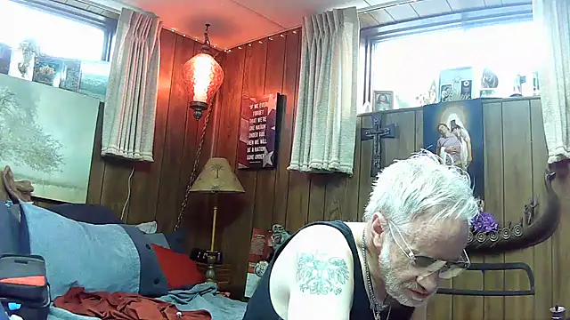 Snapshot of Makowboy chatting on February 3, 6:49 pm Makowboy online show from February 3, 6:49 pm