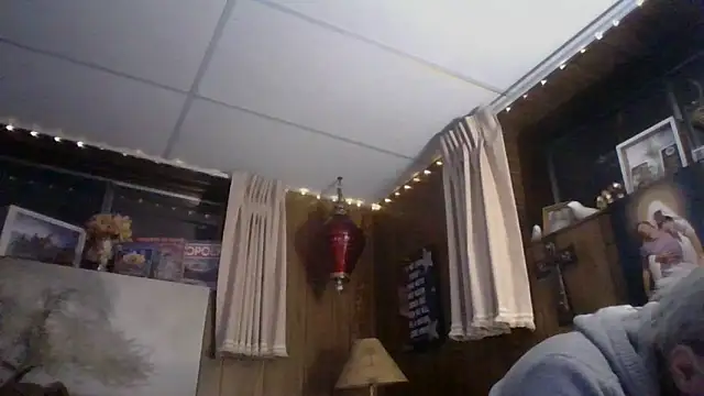 Snapshot of Makowboy chatting on February 11, 6:08 am Makowboy online show from February 11, 6:08 am