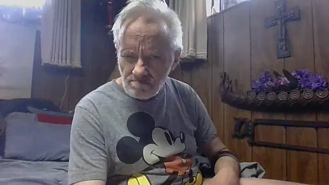 Snapshot of Makowboy chatting on February 11, 6:44 pm Makowboy online show from February 11, 6:44 pm