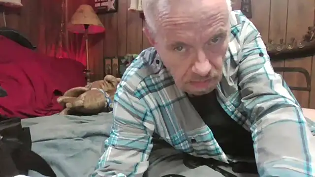 Snapshot of Makowboy chatting on March 22, 9:42 pm Makowboy online show from March 22, 9:42 pm