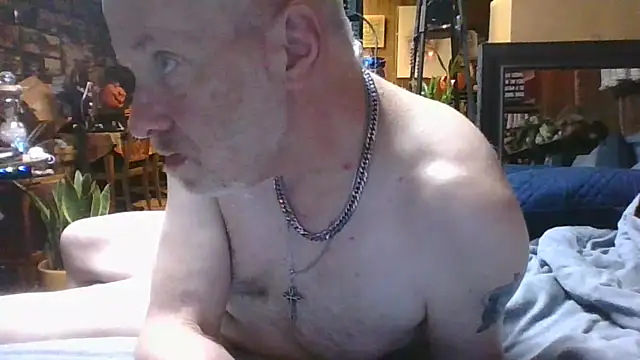 Snapshot of Makowboy chatting on October 18, 2:36 am Makowboy online show from October 18, 2:36 am