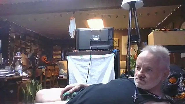 Snapshot of Makowboy chatting on October 18, 11:38 pm Makowboy online show from October 18, 11:38 pm