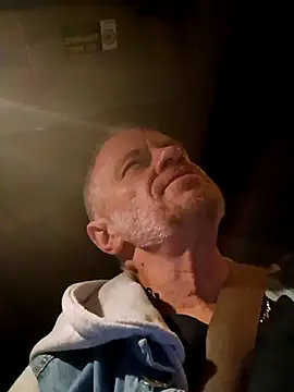 Snapshot of Makowboy chatting on October 23, 1:38 am Makowboy online show from October 23, 1:38 am