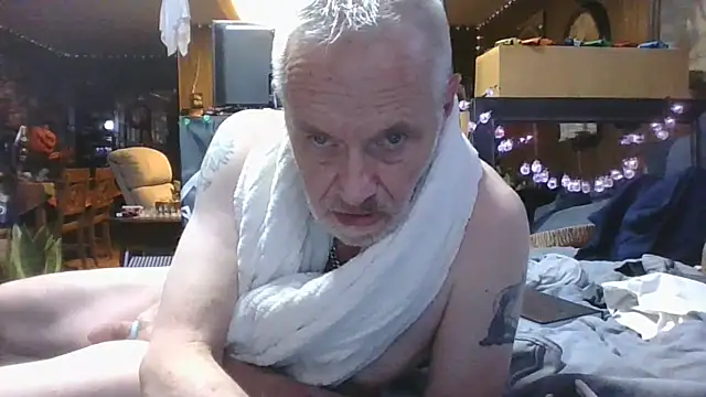 Snapshot of Makowboy chatting on October 23, 7:23 pm Makowboy online show from October 23, 7:23 pm