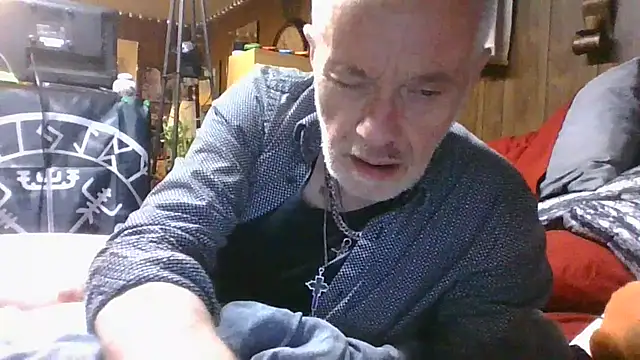 Snapshot of Makowboy chatting on November 8, 11:58 pm Makowboy online show from November 8, 11:58 pm