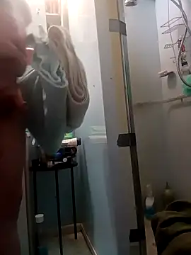 Snapshot of Makowboy chatting on November 20, 11:32 am Makowboy online show from November 20, 11:32 am