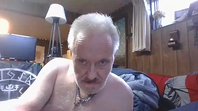 Snapshot of Makowboy chatting on November 28, 8:22 pm Makowboy online show from November 28, 8:22 pm