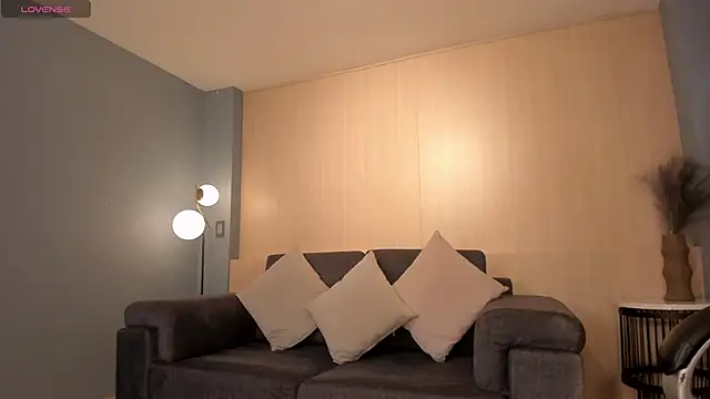 MiaRoberts1 online show from November 13, 6:07 pm