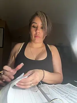 Aw ThROAt9 online show from April 23, 4:24 am