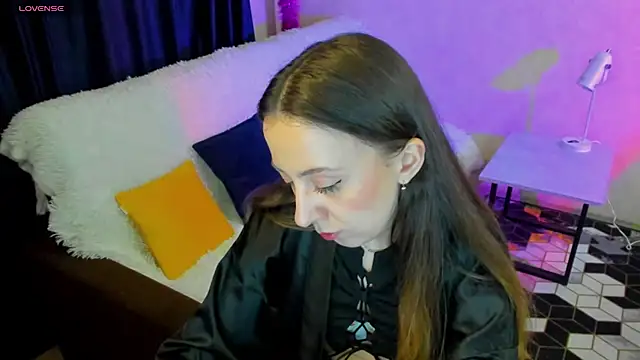 CurlySteph online show from March 18, 7:10 pm