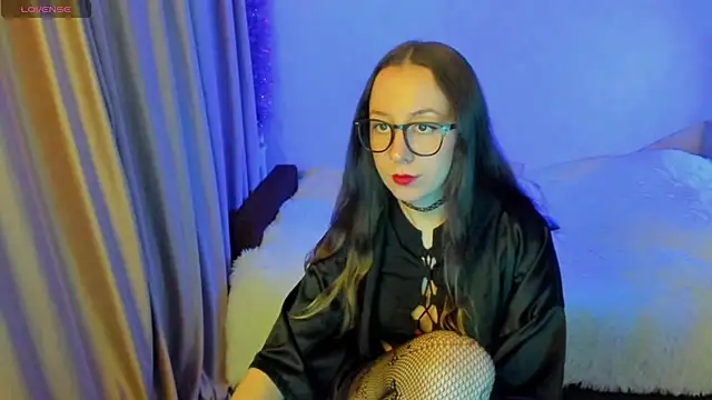 CurlySteph online show from October 3, 4:15 pm