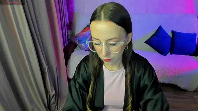 CurlySteph online show from November 17, 6:03 pm