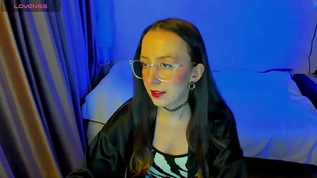 CurlySteph online show from March 6, 6:26 pm