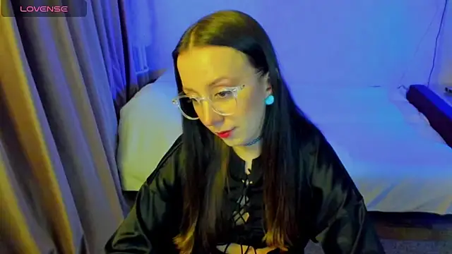 CurlySteph online show from April 24, 6:10 pm