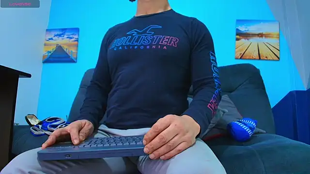 Snapshot of juanses_n_toro chatting on September 24, 12:41 pm juanses n toro online show from September 24, 12:41 pm