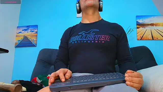 Snapshot of juanses_n_toro chatting on October 4, 1:09 pm juanses n toro online show from October 4, 1:09 pm