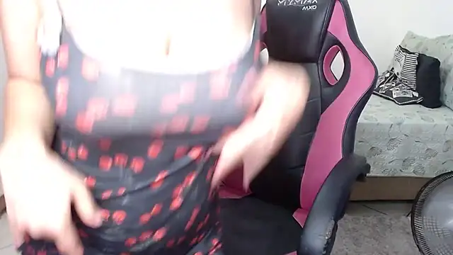 Snapshot of bustycarly chatting on February 21, 11:43 pm bustycarly online show from February 21, 11:43 pm