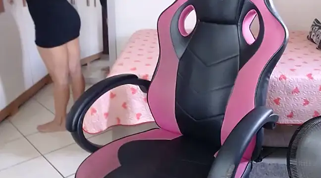 Snapshot of bustycarly chatting on February 25, 2:22 pm bustycarly online show from February 25, 2:22 pm