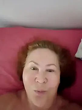 Snapshot of Hottie-Mom chatting on September 9, 7:52 am Hottie-Mom online show from September 9, 7:52 am