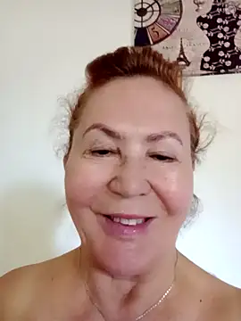 Snapshot of Hottie-Mom chatting on September 21, 8:05 am Hottie-Mom online show from September 21, 8:05 am