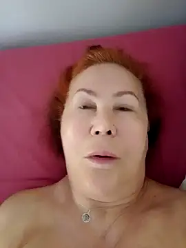 Snapshot of Hottie-Mom chatting on October 20, 7:20 am Hottie-Mom online show from October 20, 7:20 am