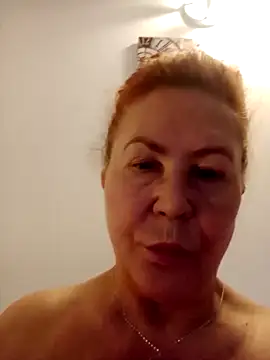 Snapshot of Hottie-Mom chatting on October 30, 8:05 am Hottie-Mom online show from October 30, 8:05 am