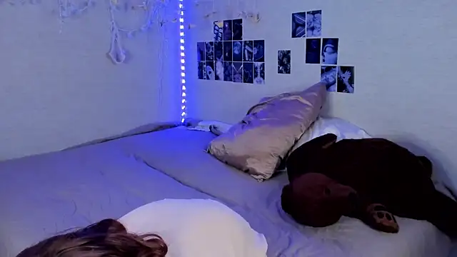 YunaPeace online show from March 14, 7:01 pm