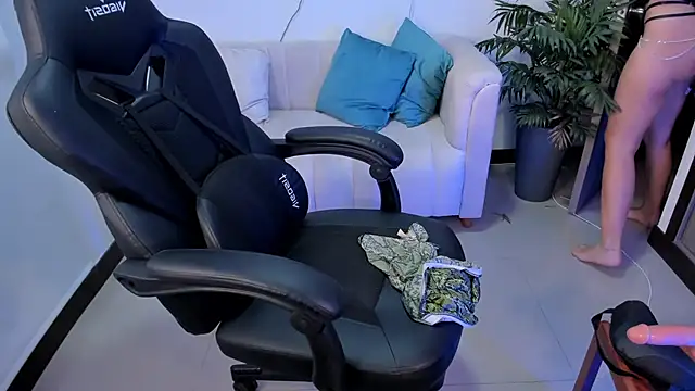 Snapshot of SaraParker_ chatting on January 21, 2:00 am SaraParker online show from January 21, 2:00 am