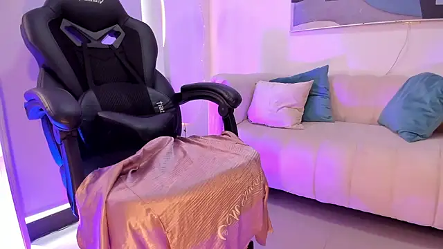 Snapshot of SaraParker_ chatting on February 18, 6:37 pm SaraParker online show from February 18, 6:37 pm