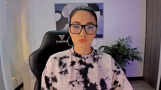 Snapshot of SaraParker_ chatting on March 6, 3:56 pm SaraParker online show from March 6, 3:56 pm