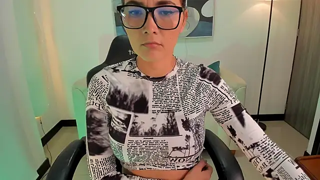 Snapshot of SaraParker_ chatting on November 30, 1:20 am SaraParker online show from November 30, 1:20 am