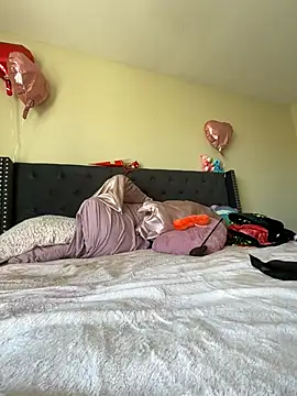 Snapshot of Cum2Charm chatting on February 26, 9:16 pm Cum2Charm online show from February 26, 9:16 pm