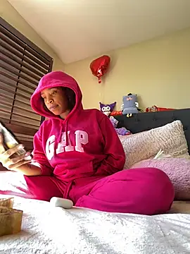 Snapshot of Cum2Charm chatting on March 4, 6:39 pm Cum2Charm online show from March 4, 6:39 pm