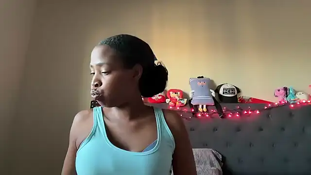 Snapshot of Cum2Charm chatting on October 3, 12:51 am Cum2Charm online show from October 3, 12:51 am