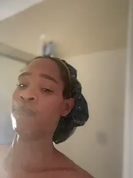 Snapshot of Cum2Charm chatting on October 22, 1:00 pm Cum2Charm online show from October 22, 1:00 pm