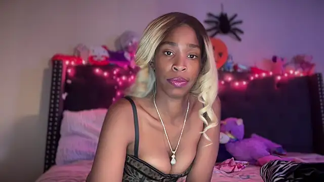 Snapshot of Cum2Charm chatting on November 2, 7:33 am Cum2Charm online show from November 2, 7:33 am