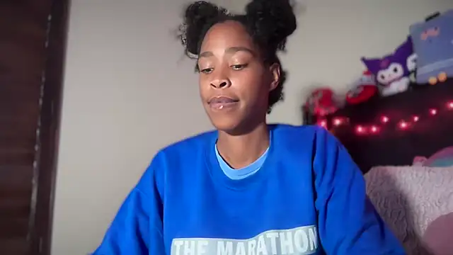 Snapshot of Cum2Charm chatting on November 24, 12:32 am Cum2Charm online show from November 24, 12:32 am