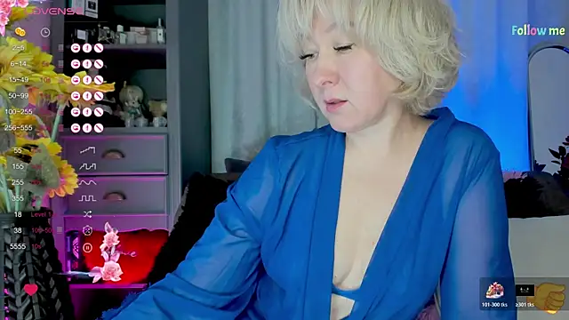 Snapshot of Mia_Wintermood chatting on November 5, 5:07 am Mia Wintermood online show from November 5, 5:07 am