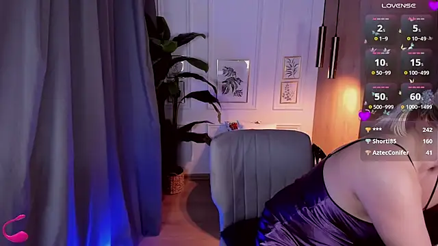 YolandaKiss online show from March 11, 11:15 pm