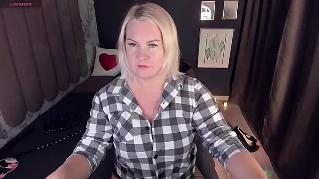 YolandaKiss online show from October 16, 7:26 pm