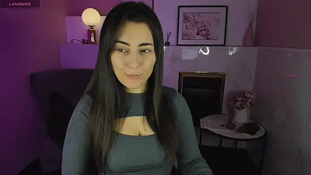 Snapshot of KylieMellow chatting on January 11, 8:43 am KylieMellow online show from January 11, 8:43 am