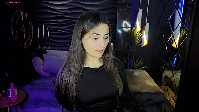 Snapshot of KylieMellow chatting on January 14, 5:51 am KylieMellow online show from January 14, 5:51 am
