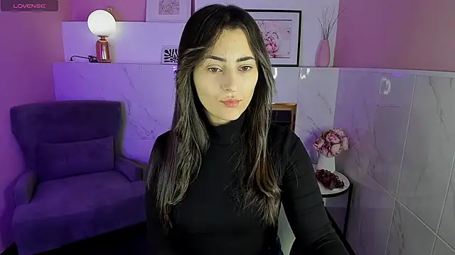 Snapshot of KylieMellow chatting on January 18, 5:41 am KylieMellow online show from January 18, 5:41 am
