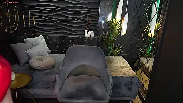 Snapshot of KylieMellow chatting on January 20, 7:57 pm KylieMellow online show from January 20, 7:57 pm
