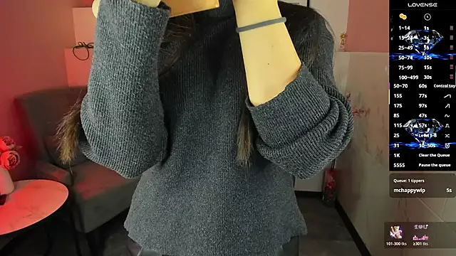 KylieMellow online show from December 17, 5:24 am