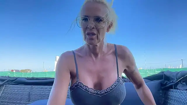 Reyna63 online show from March 2, 7:32 pm