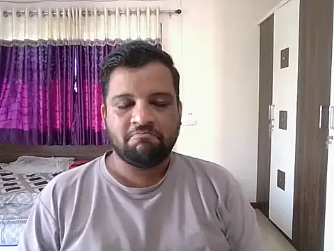 Snapshot of dhruv_love chatting on November 10, 4:00 am dhruv love online show from November 10, 4:00 am