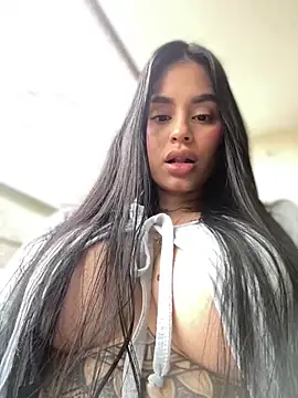 LaraHenao online show from January 5, 1:26 pm