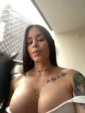 LaraHenao online show from February 12, 1:06 pm