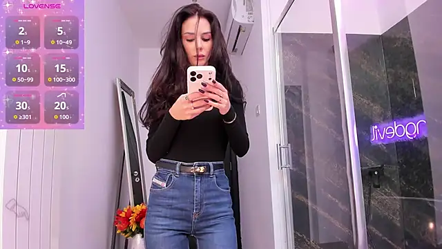 Snapshot of realhotfallingdevil chatting on November 10, 5:39 am realhotfallingdevil online show from November 10, 5:39 am